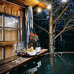 Vakantiehuis Maennisalu Cozy With Hot Tube And Many Extras
