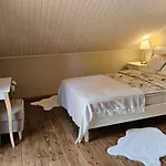 Maennisalu Cozy With Hot Tube And Many Extras Vakantiehuis