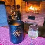 Maennisalu Cozy With Hot Tube And Many Extras Vakantiehuis